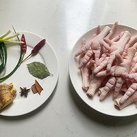 红烧鸡爪的做法图解1