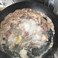 香辣牛筋头巴脑面的做法图解2