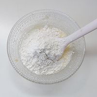 米奇彩绘蛋糕的做法图解3