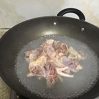 瑶柱沙虫鸡汤的做法图解2