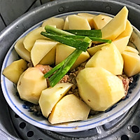 土豆粉蒸肉的做法图解4