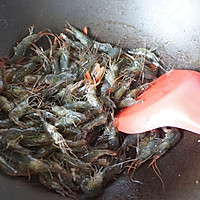 老妈的拿手小菜，销魂河虾圆舞曲：油爆河虾的做法图解3