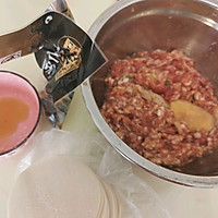 #饭桌的春天限制#饺皮
制做的新鲜猪肉生煎包的做法流程详解1
