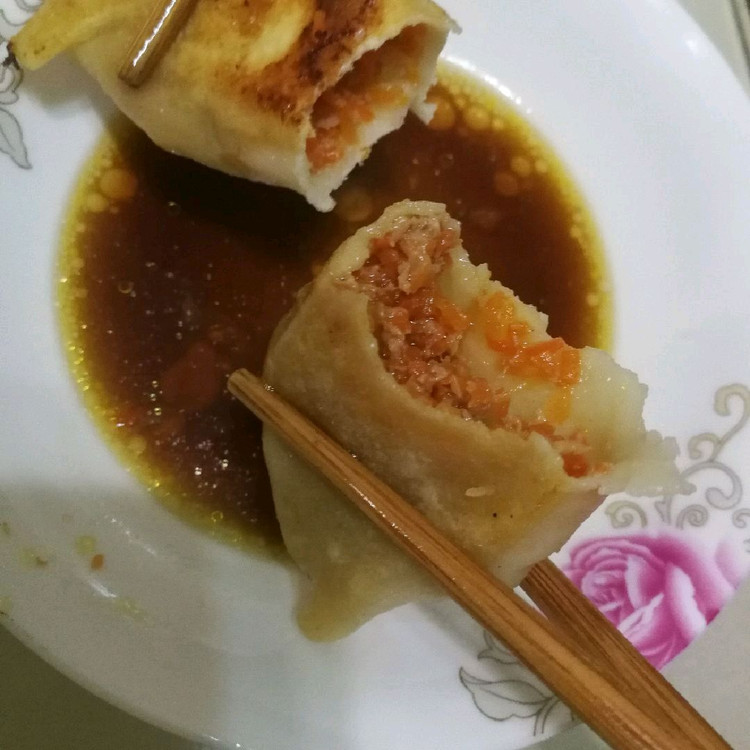 胡萝卜闷饺子的做法