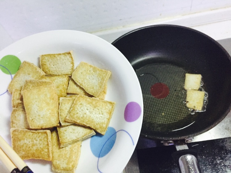 煎豆腐片炒肉的做法图解3