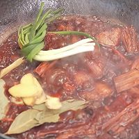 （没有焦糖色素，健康好吃）腐竹红烧肉的做法图解11
