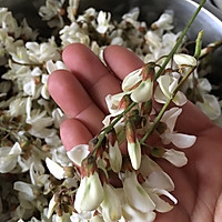 五月槐花香-做份简单的槐花饼吧的做法图解2