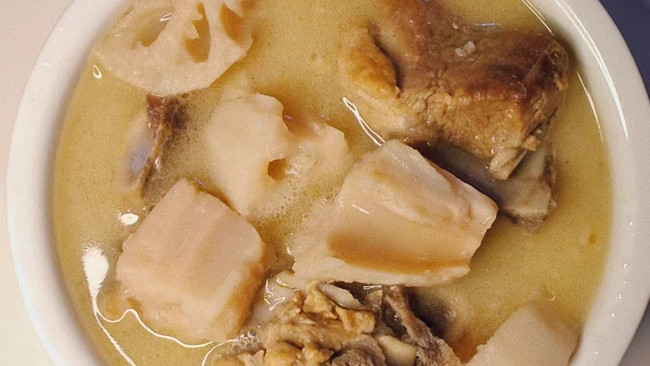 #舌尖上的乡村同款美食#湖北的骨头炖藕汤，入冬必备！的做法