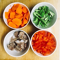 番茄胡萝卜排骨面的做法图解3