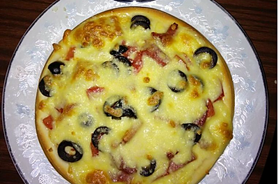番茄培根黑橄榄披萨