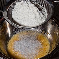 草莓戚风生日蛋糕的做法图解5