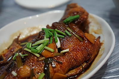 红烧鲈鱼