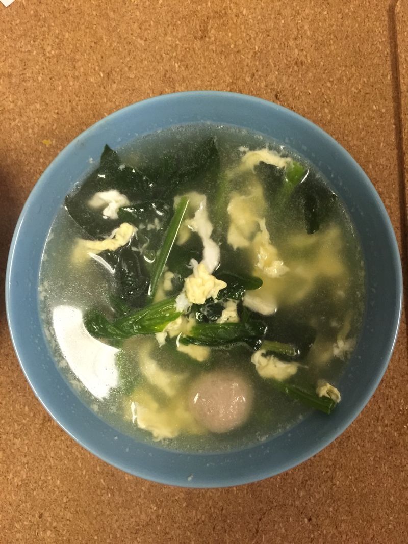 菠菜蛋花丸子汤