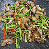 蒜苔炒猪耳朵/美味补铁，又脆又香！加上一壶酒，人间美味的做法图解9