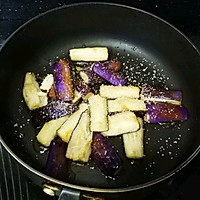 #令人羡慕的圣诞大餐#茄子煎鱼头的做法图解6