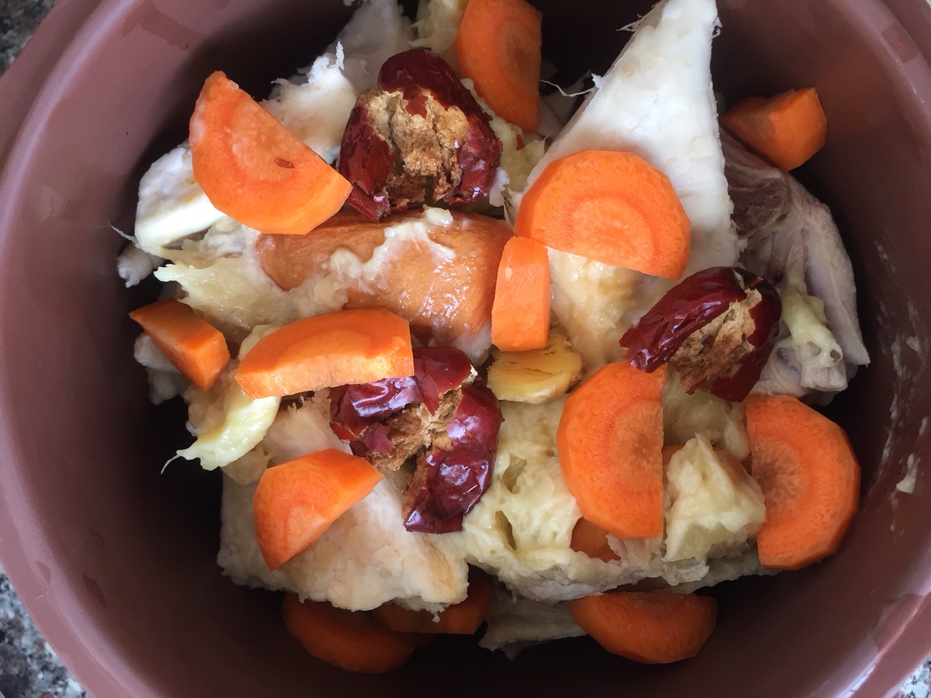 Stewed chicken with durian shell