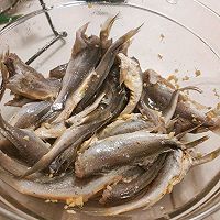 表皮酥脆、鱼肉鲜嫩的面拖小黄鱼的做法图解3