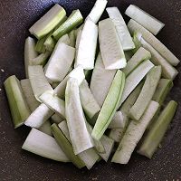 太太乐鲜鸡汁 | 丝瓜炒鸡蛋的做法图解5