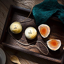 莲蓉蛋黄酥（不用醒面，不用揉出膜）