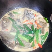 黑豆腐炖鱼的做法图解7