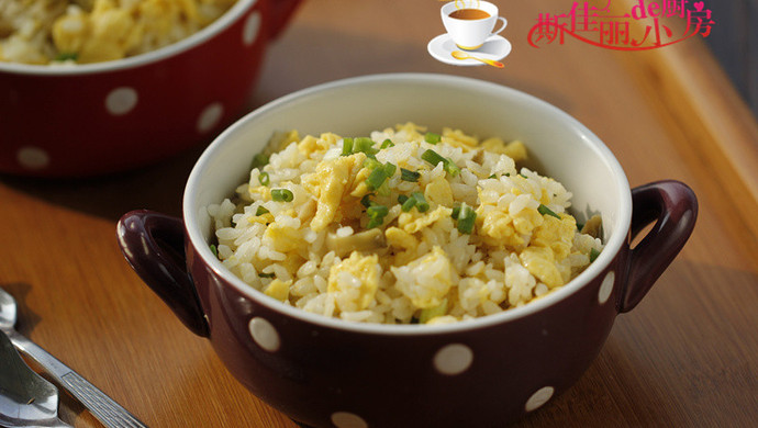 鸡蛋榨菜炒饭