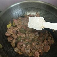 养气补血的营养粥:鸽子排骨红米粥的做法图解10