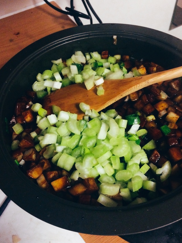 辣子西芹土豆丁的做法图解2
