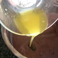 红丝绒杯子蛋糕的做法图解6