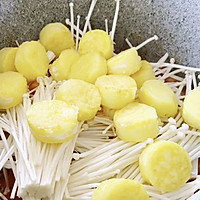 超省时间的家常一锅炖日本豆腐金针鲜虾煲的做法图解5