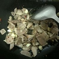 超级下饭菜蒜苗（或蒜苔）炒肉片的做法图解1