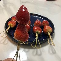 草莓冰糖葫芦的做法图解3