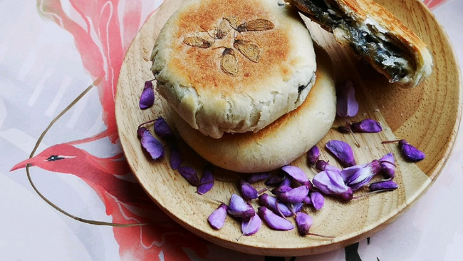 #餐桌上的春日限定#时令花馔之——紫藤花饼的做法