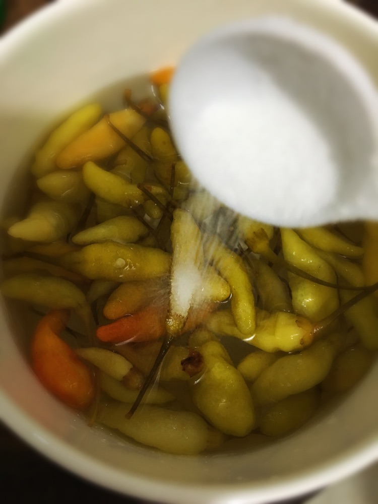 泡椒小凤爪的做法图解5
