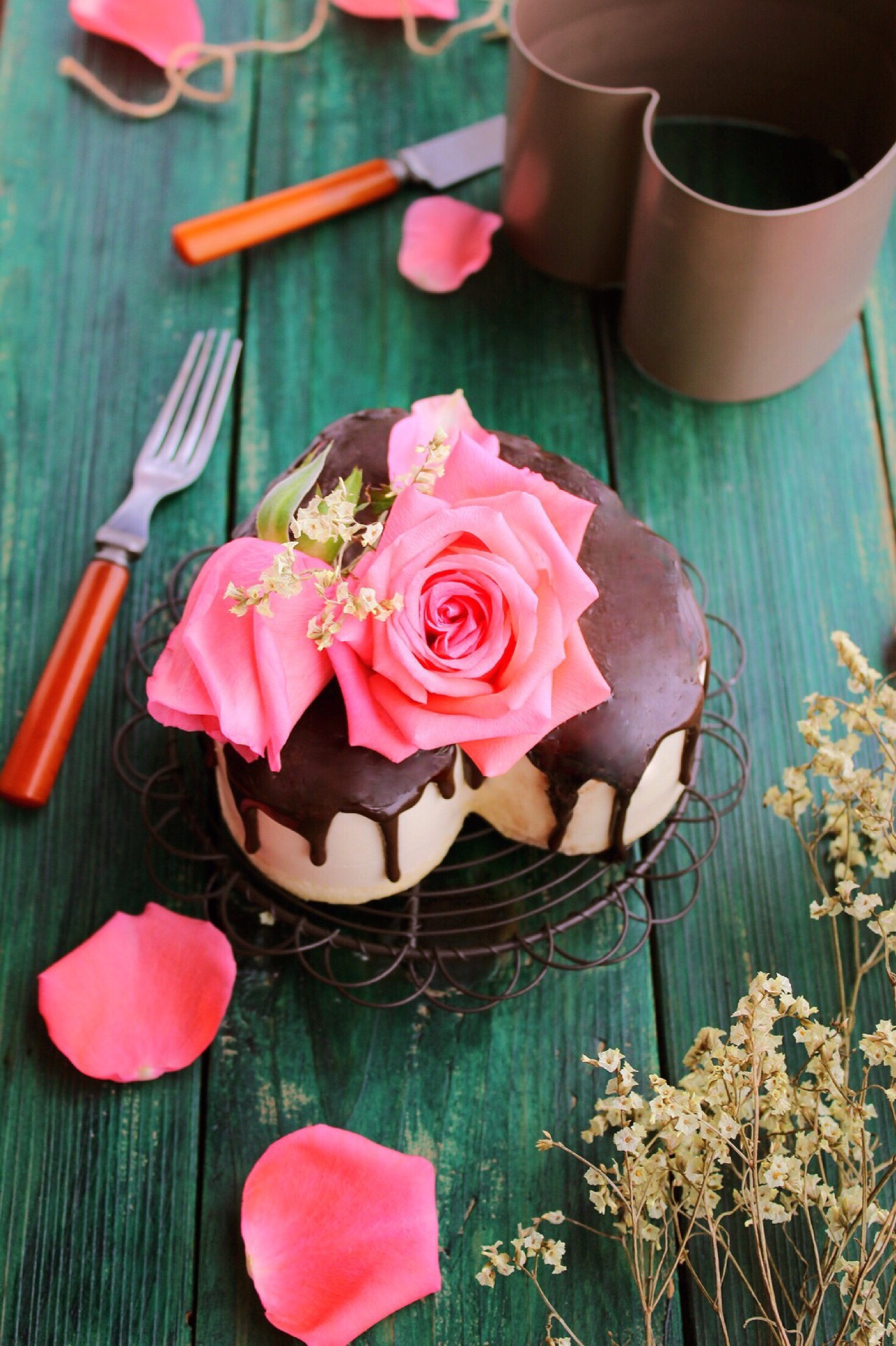 巧克力淋面草莓蛋糕高清图片下载-正版图片500429686-摄图网