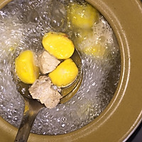 玉米板栗排骨汤的做法图解3