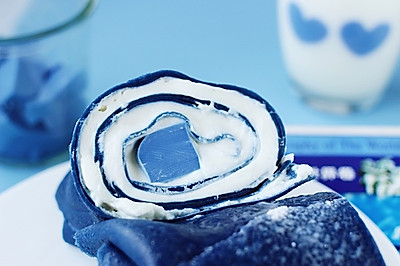 蓝色奶冻毛巾卷