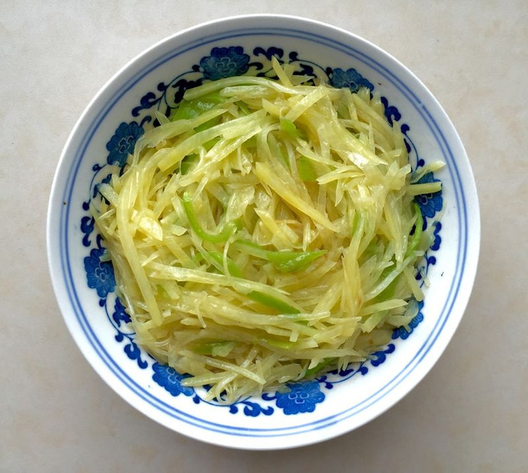 极简快手5分钟入门菜尖椒土豆丝的做法