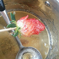 送你一束玫瑰花——冰糖草莓的做法图解9