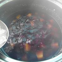 美味冬日甜汤--南瓜紫薯甜汤的做法图解4