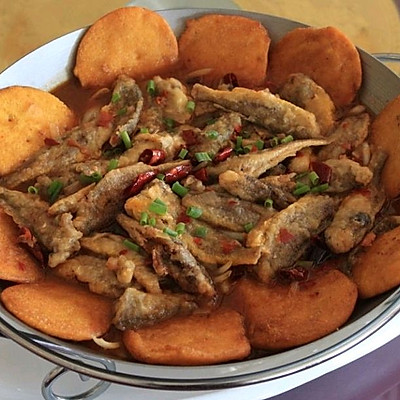 黄鱼贴饼子