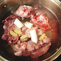 #餐桌上的春日限定#土豆炖牛排骨的做法图解3