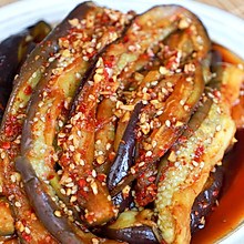茄子是家常菜中的常客，今天介绍一款消暑吃法-拌茄条
