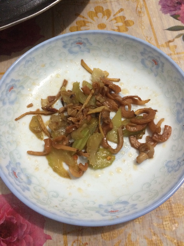 鱿鱼干炒芹菜的做法图解10