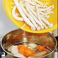暖胃的菌菇汤的做法图解1