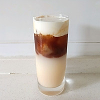 #夏日消暑，非它莫属#【椰奶盖】养乐多冰咖啡的做法图解7