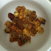 养颜桃胶皂米银耳羹的做法图解2