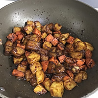 土豆胡萝卜焖饭的做法图解2