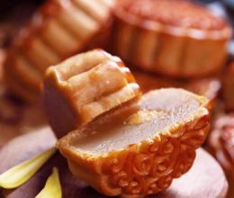 #中秋快乐！#做最爱的蛋黄莲蓉月饼~的做法