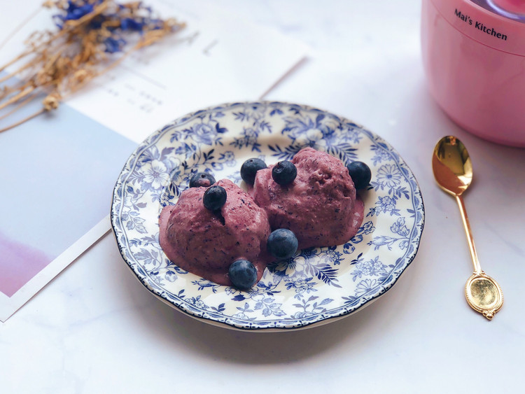 冰激凌机制作蓝莓酸奶冰激凌的做法