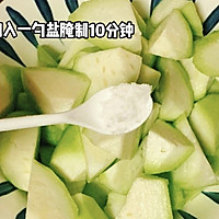 丝瓜炒鸡蛋的做法图解1